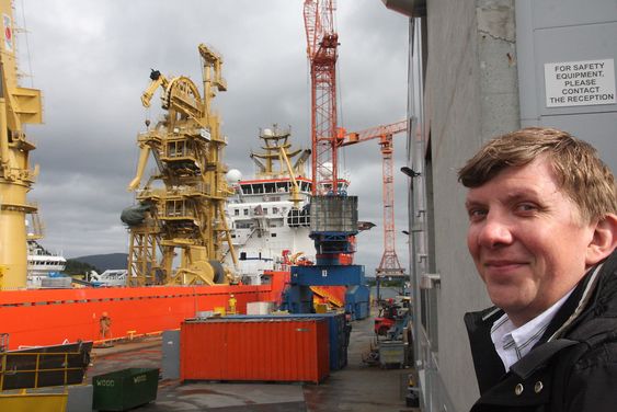 Stolt: Prosjektleder for Ocean Installer, Jørn Waalen, ser med tilfredshet at skipet snart er klar for Draugen-oppdrag. 