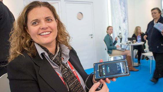 Ultralyd på norsk: Adm. direktør i Elliptic Labs, Laila Danielsen tror det snart kommer produkter med den norske ultralydteknologien som gir et tredimensjonalt grensesnitt på mobiler og andre ting.  