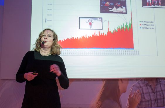 Trenger kapastetet og dekning: Direktør for Telenor Norge Berit Svendsen tror RadioLamp vil bidra til å gi kundene bedre dekning og ta av for den voldsomme økningen i databruk som kommer.  