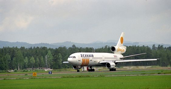 Et DC-10 fra Scanair på Gardermoen i november 1993. 