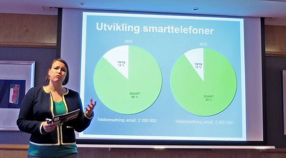 Infromasjonssjef i stiftelsen Elektronikkbransjen, Marte Ottemo kan melde om sølvmedalje i omsetningen av mobiltelefoner og gullmedalje i omsetning av smarttelefoner 