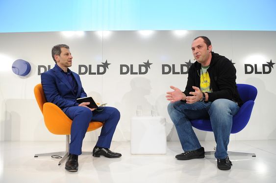 Jan Koum (WhatsApp, r.) talks with David Rowan (WIRED UK) on the podium during the Digital Life Design (DLD) Conference at the HVB Forum on January 20, 2014 in Munich, Germany. DLD is a global network on innovation, digitization, science and culture which connects business, creative and social leaders, opinion-formers and influencers for crossover conversation and inspiration. (Free Press Photo © Hubert Burda Media / Picture Alliance) 