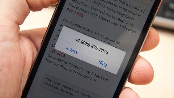 Om du trykker på en tel-lenke i Apples nettleser Safari får du opp en dialog hvor du må bekrefte at du vil ringe telefonnummeret. 