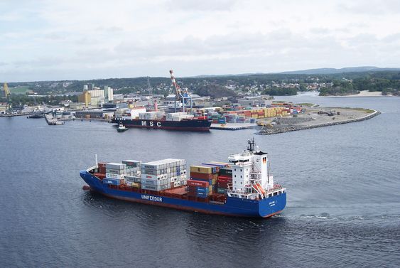 Larvik Havn er en av landets mest travle. Skip som skal inn hit, må fra 1. januar 2015 bruke drivstoff med maks 0,1 prosent svovel. Kontinuerlig målesystem finnes bare for de som har scrubbere.