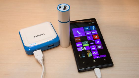 PNY er en av mange produsenter av batteripakker til smarttelefoner. Med en slik kan du lade mobilen din hvor som helst. 