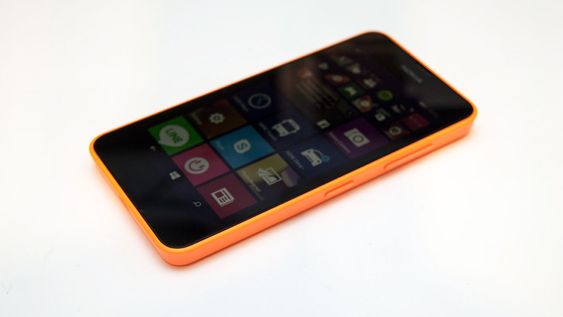 Nokia Lumia 630 er den første telefonen med Windows Phone 8.1. 