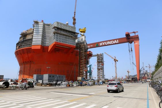 Hyundai Heavy Industries offshoreverft i Ulsan, Sør-Korea. Goliat FPSO står i H-dokken.