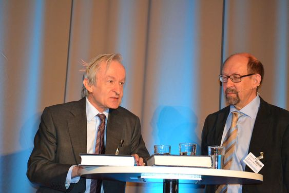 125 år: Professorene John Peter Collett og Håkon With Andersen ved NTNU skrev også den forrige jubileumsboka til DNV, Anvhor and Balance i 1989.