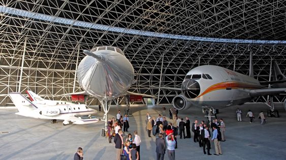 Fire av de fem flyene som hittil er plassert i den nybygde Aeroscopia-hangaren: Corvette (f.v), Falcon, Concorde og A300. 
