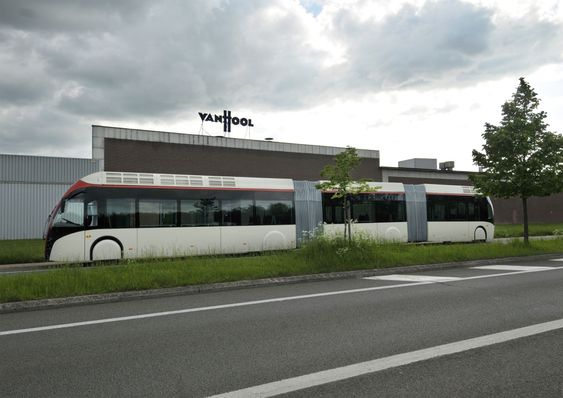 Byggingen av den første hybridbussen til Bergen startet hos Van Hool i Belgia i vinter og den skal være ferdig i løpet av våren. 