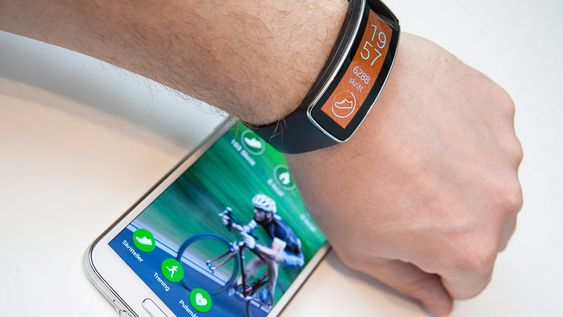 Gear Fit er avhengig av appen S Health på mobilen om du vil bruke den til trening. 