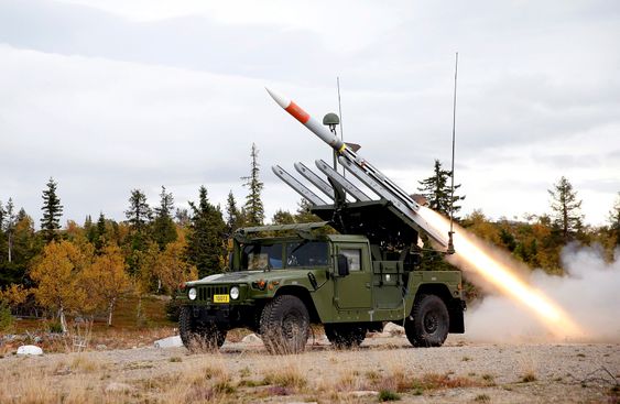 Den første skarpkytingen med Nasams High Mobility Launcher fra Vidsel Test Range i Sverige. Missilet er av typen Amraam. 