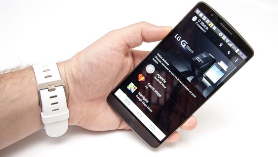 Android Wear-klokkene må kobles til telefonen via Googles Wear-app. 