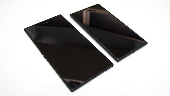 Nokia Lumia 1520 og Sony Xperia Z Ultra har omtrent samme maskinvare. Sony-telefonen har imidlertid en del større skjerm. 
