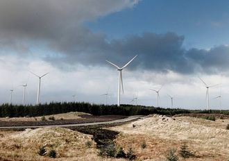 Fornybar energi produseres uregelmessig, som når vinden blåser.