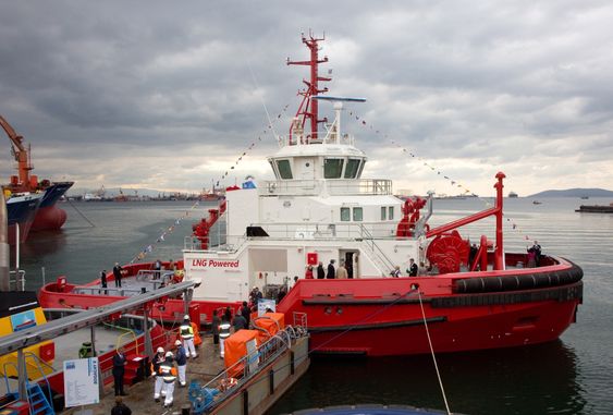 Buksér og Berging har fått verdens første gassdrevne taubåt. Dåp og overlevering av Borgøy fant sted i hos verftet Sanmar i Istanbul i Tyrkia lørdag 5. oktober.  