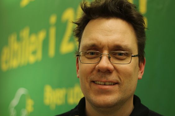 Snorre Sletvold, leder for Norsk elbilforening, er fornøyd med at det kommer en nasjonal strategi for ladeinfrastruktur, men ikke fullt så fornøyd med selve strategien.