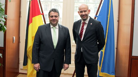 Tord Lien møtte tysklands nærings- og energiminister Sigmar Gabriel i dag. 