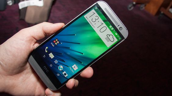 HTC One M8 kjører Androdi 4.4, og brukergrensesnittet de kaller Sense 6, eller sixth Sense. 