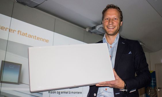 Flatt: De som ikke liker parabolantenner kan nå få et flatt alternativ. Er ikke det pent nok kan du ta et bilde av husveggen og skrive ut en plakat av den som du limer på antennen. Da er det ikke så lett å få øye på den i følge kommunikasjonsdirektør Kenneth Tjønndal Pettersen.