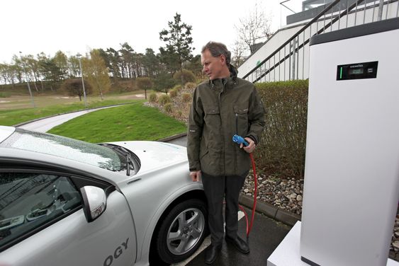 TU kjørte tjue mil i en C30 electric gen II sammen med Niclas Rosengren. Han leder i dag Volvos arbeid med elektriske drivlinjer og er en av mange ingeniører som gikk fra Saab til Volvo i 2011. 