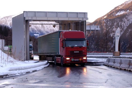 Alle kjøretøy over 3,5 tonn må passere en termografisk scanner før de får kjøre gjennom Mont Blanc-tunnelen.