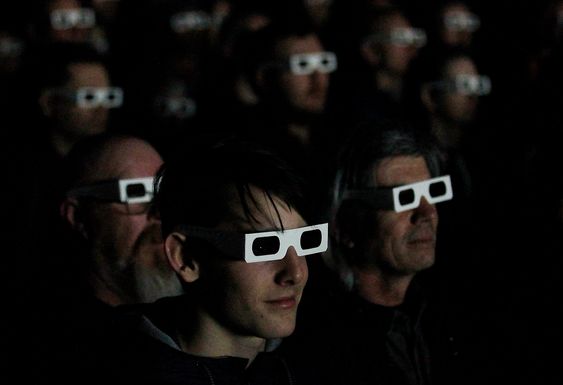 Publikum var et syn i selv, utstyrt med 3D-briller for å få med seg Kraftwerks innovative effekter. 