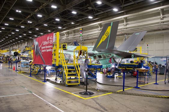 F-35 nummer 100 (AF-41) ble ferdigstilt på Lockheed Martin-fabrikken i Fort Worth, Texas i september. 
