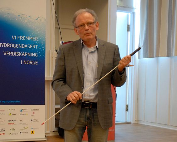 Dag Bjerketvedt, professor, Høgskolen i Telemark på seminar om hydrogen og sikkerhet på Lahaugmoen 