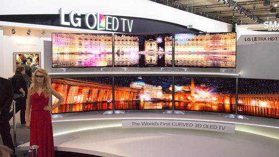 Verdens første kurvede OLED: LG kommer på markedet i år med sin kurvede OLED-TV på 55 tommer.