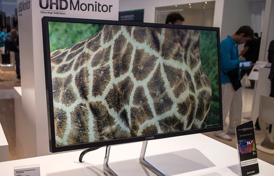 4K på dataskjermen: Det er ikek bare TV-er som fåt 4K oppløsning hos Samsung. Denne 31,5 tommeres dataskjermen kunne også oppvise 8 megapiksler på skjermen. Det blir detaljerte Excelark det! 