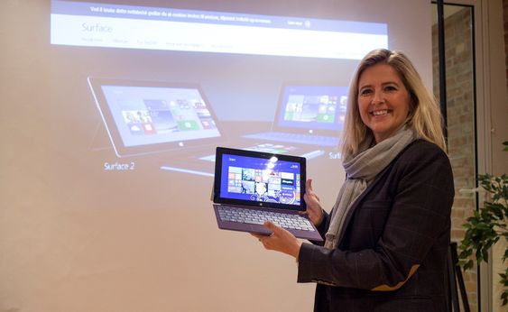 Surface 2:  Microsofts sjef for forbrukersegmentet Surface, Åse Martinsen tror veldig mange vil sette pris på nyheten. Ikke minst alle som vil bruke nettbrettet som spillmaskin med alle X-box-titelene som er tilgjengelig i Microsoft Store.  