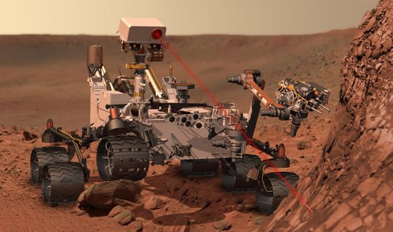 LASERTEST: Curiosity kan fordampe mineraler på avstand med en intens laserpuls og analysere sammensetningen med kameraer.