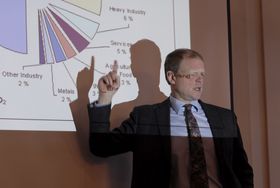 Økonomiprofessor Gunnar S. Eskeland ved Norges Handelshøyskole