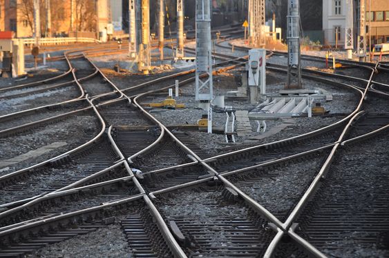 KAN SKADES: Jernbaneverket tror sporene får setningsskader dersom man skal slå ned 80 meter lange pæler under Oslo S. 