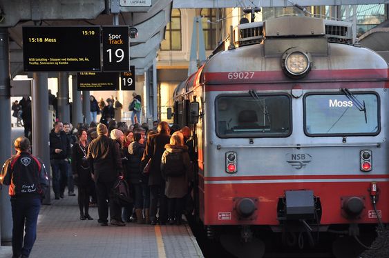 PENDLERE: Jernbaneverket mener det ikke er trafikkgrunnlag for å bygge bussterminal over buttsporet på Oslo S.