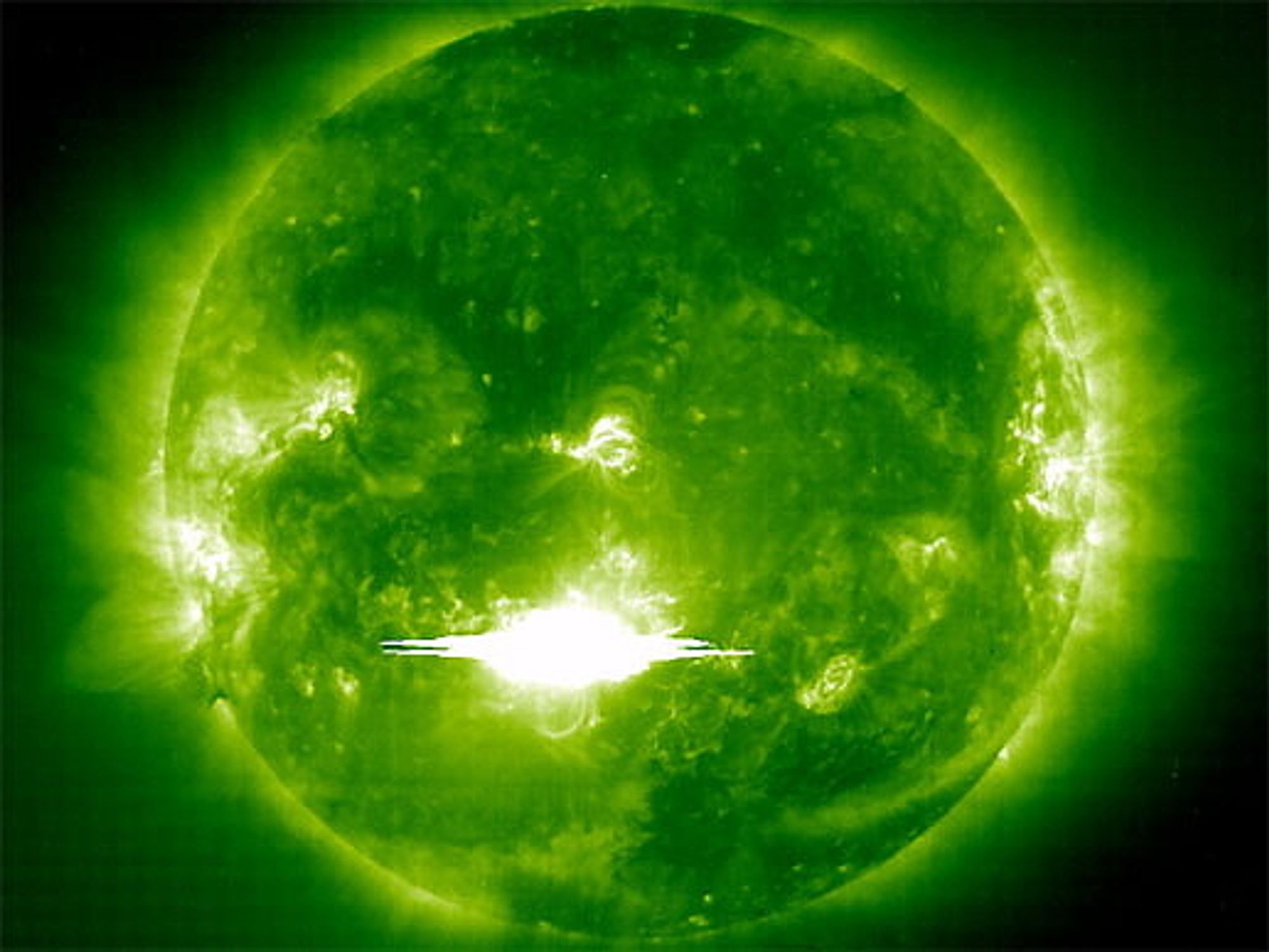 UTBRUDD PÅ SOLA: Aktiviteter på Sola får konsekvenser for livet på Jorden.