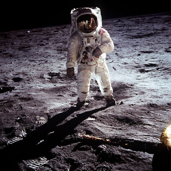 Neil Armstrong var første mann på månen.    