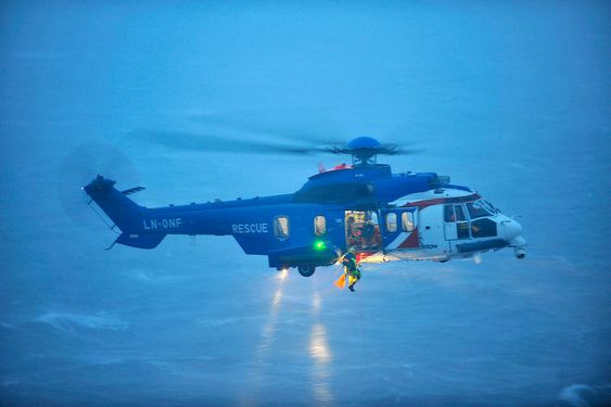 Bristow Norways to EC225 sar-helikoptre har også i utgangspunktet flyforbud, med unntak for når det står om liv slik det gjorde fredag. 