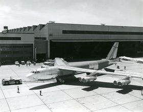For 50 år siden ble den siste B-52 bygget. Her er 61-040 ved Boeing-fabrikken i Wichita som bygde alle H-modellene. 