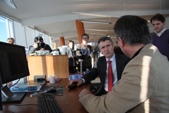 Statsminister Jens Stoltenberg på besøk hos Concedo ved daglig leder Geir Lunde i Asker.