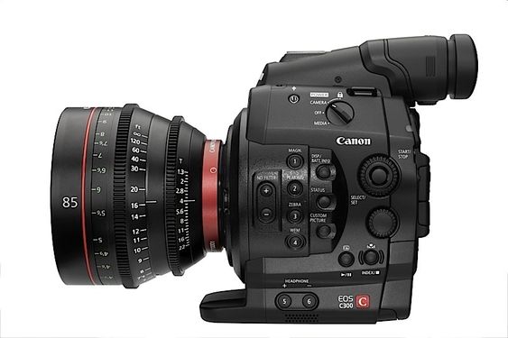 Canons nye C300 skal bli et svært praktisk kamera for profesjonelle videofotografer, med sin smale formfaktor og store utvalg objektiver.