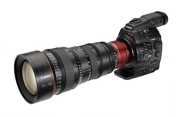 Sammen med kameraet lanserte Canon en haug med nye objektiver - to 14,5-60mm, to 30-300mm og tre fastobjektiver på henholdsvis 24, 50 og 85 mm.