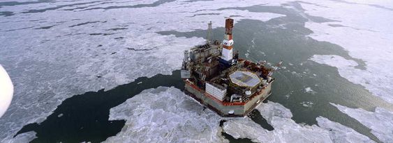 I ISEN: Shells Sakhalin-felt ligger i arktiske strøk av Stillehavet. Understellet er bygger av Aker Kværner. En slik plattform kan være aktuell også til Shtokman-utbyggingen.