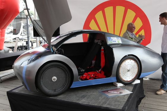 DNV Fuel Fighter er verdensrekordholder for hydrogenbiler i Shell Eco-marathon. De maktet imidlertid ikke slå sin egen rekord i år. Her fra en presentasjon på Aker Brygge tidligere i år.