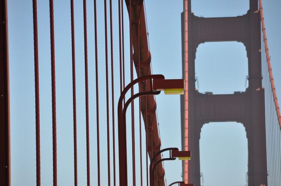 REPLIKA: Den indonesiske hengebrua som kollapset er en replika av Golden Gate Bridge på bildet. Foto: Fredrik Drevon