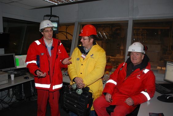 Støperisjef Jan Gunnar Skahjem, Tylekks Tyge Filset og sefsingeniør Erik Bjørlin ved Hydros aluminiumvalseverk i Holmestrand.