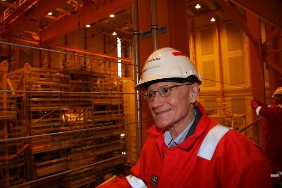 FRAMSYNT: Senioringeniør Kjell Olav Stinessen kan endelig se et komplett gasskompresjonsanlegg for havbunnsplassering. Ideen fikk han i 1985.