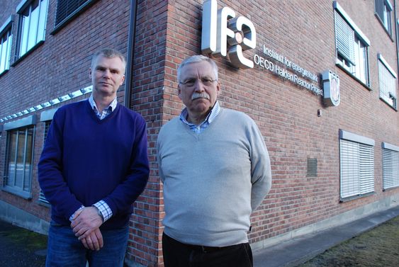 Forskningssjef og prosjekleder for Haldenprosjektet Fridtjof Øwre og sikkerhetsjef Atle Valseth i IFE