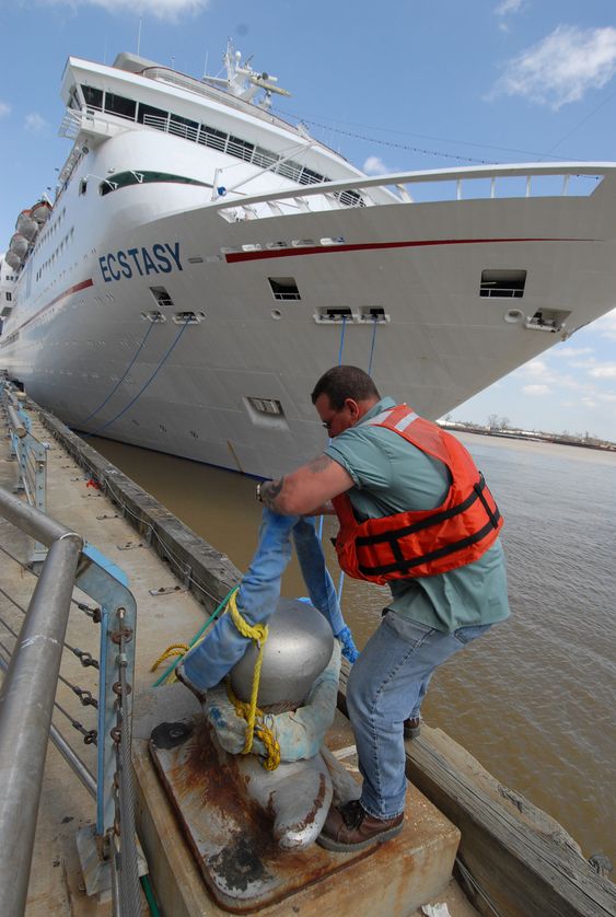 New Orleans, Louisiana: Cruiseskipet Ecstasy fra Carnival Cruise ble leid inn som husvære for hjelpemannskaper, brannfolk, politi og medisinsk personell. Først i februar i år kunne skipet gå tilbake til ordinær cruisetrafikk.